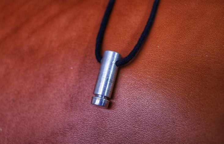 pendant_handcrafted_male1.JPG